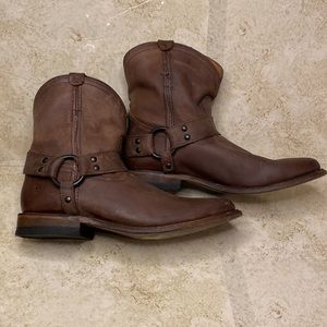 Frye short brown leather boot size 6.5